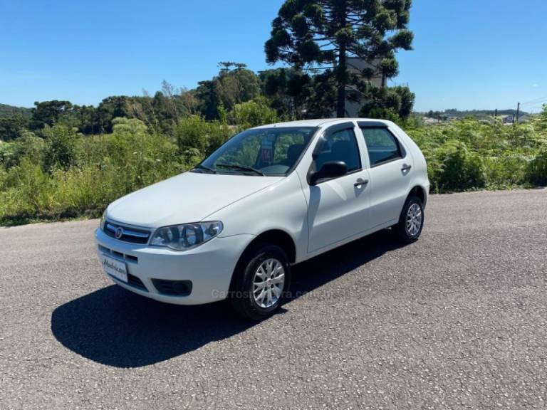 FIAT - PALIO - 2013/2014 - Branca - R$ 31.000,00