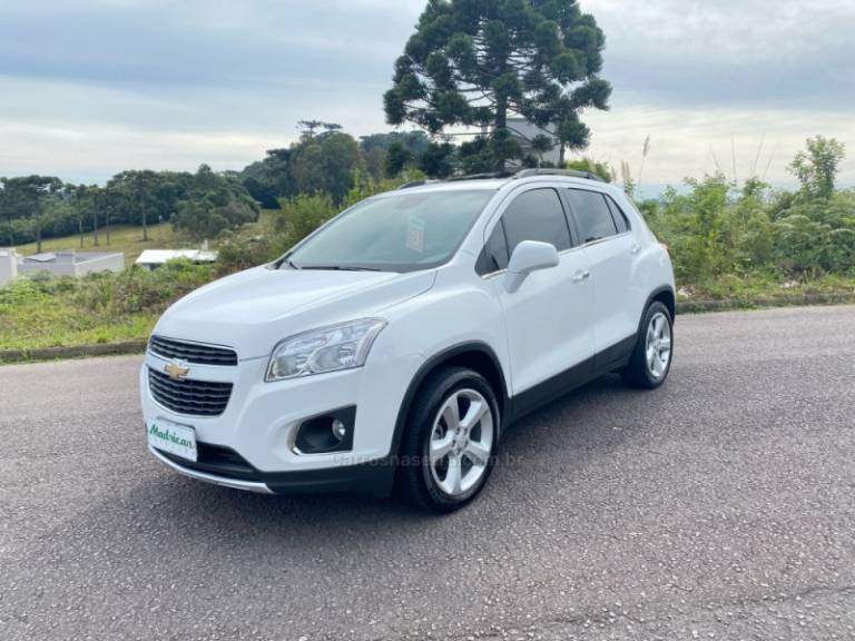 CHEVROLET - TRACKER - 2014/2015 - Branca - R$ 75.000,00