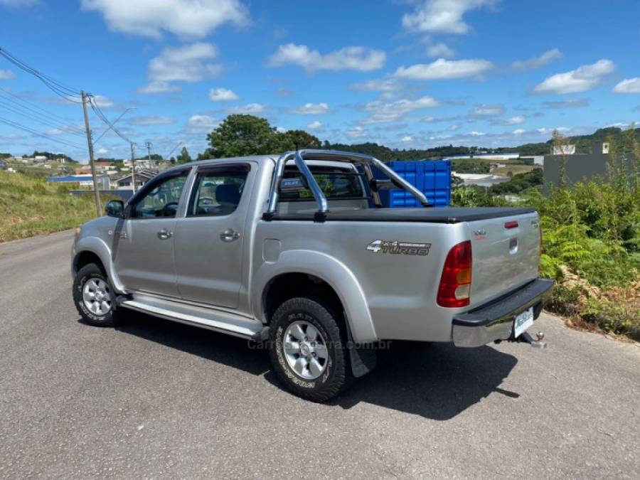 TOYOTA - HILUX - 2006/2006 - Prata - R$ 92.500,00