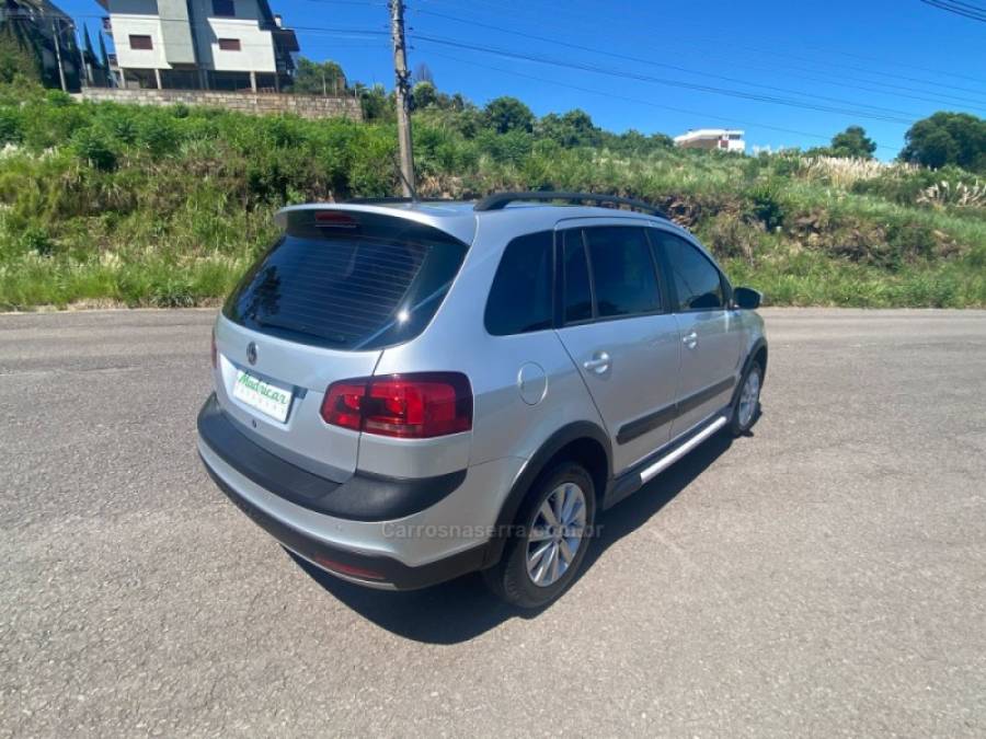 VOLKSWAGEN - SPACE CROSS - 2012/2013 - Prata - R$ 46.000,00