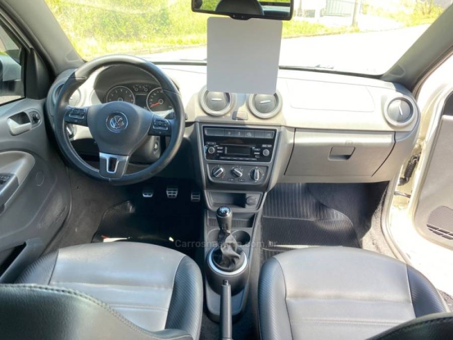 VOLKSWAGEN - SAVEIRO - 2015/2016 - Branca - R$ 73.000,00