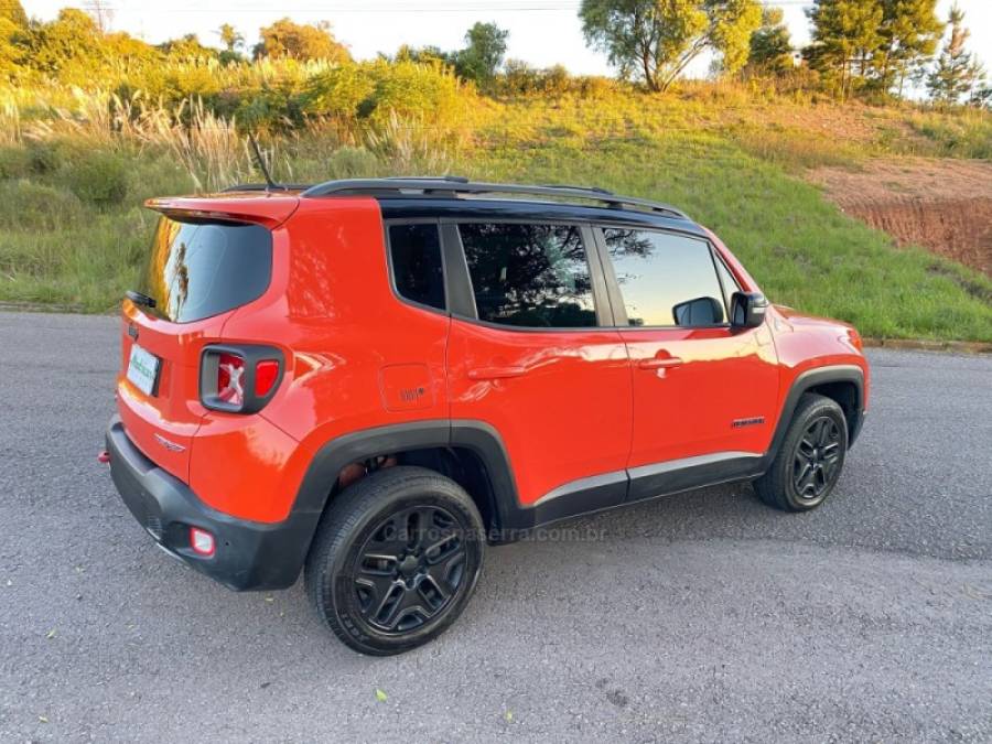 JEEP - RENEGADE - 2015/2016 - Laranja - R$ 83.000,00