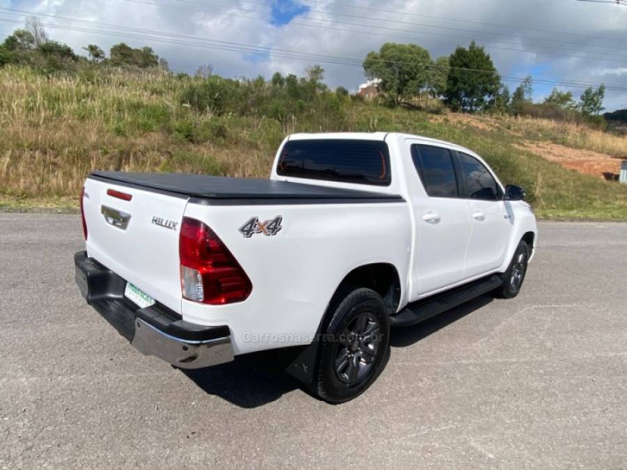 TOYOTA - HILUX - 2024/2024 - Branca - R$ 230.000,00