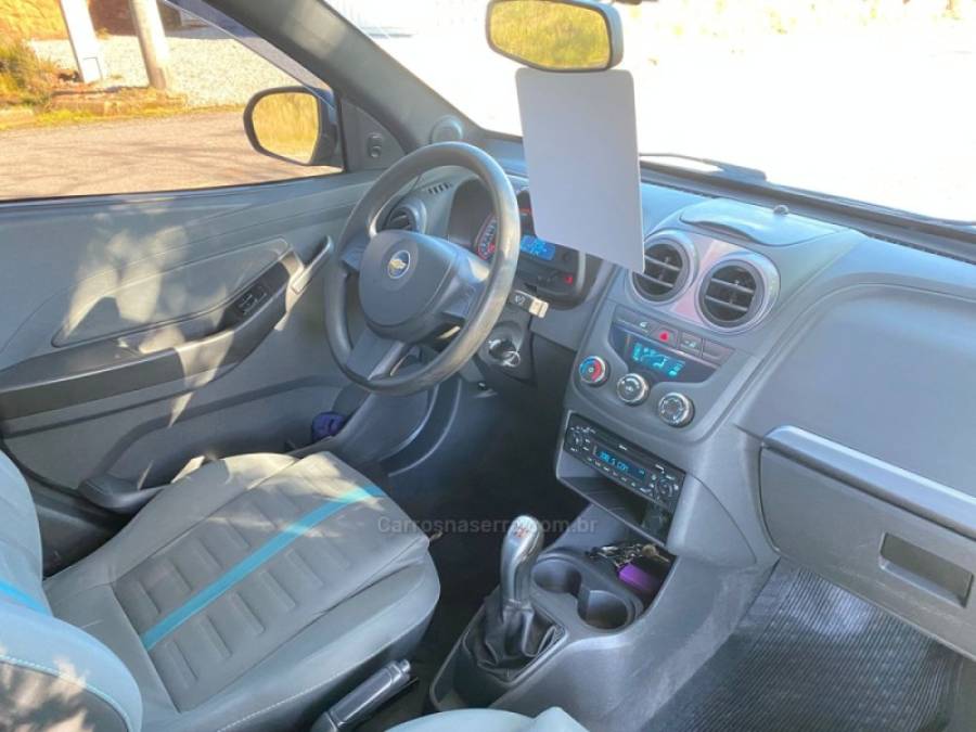 CHEVROLET - MONTANA - 2012/2013 - Prata - R$ 46.000,00