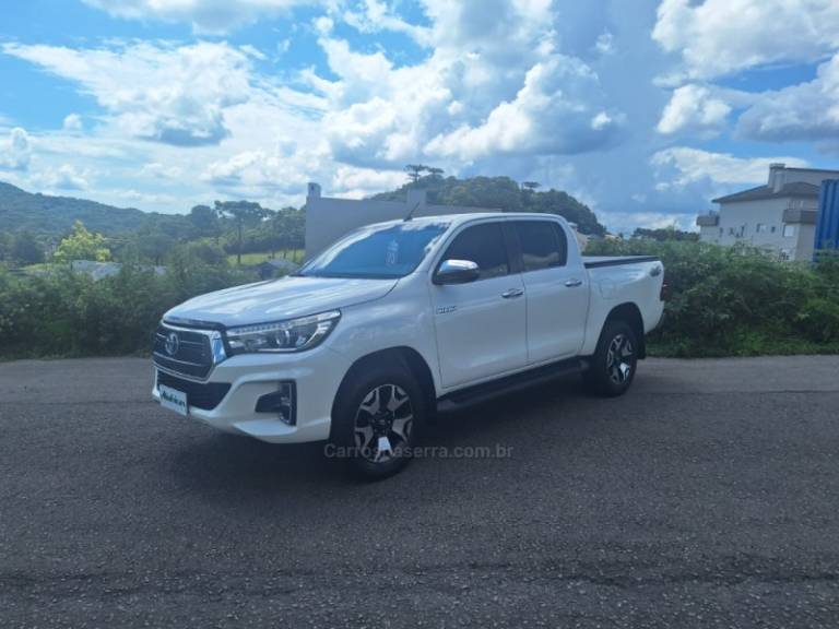 TOYOTA - HILUX - 2020/2020 - Branca - R$ 215.000,00