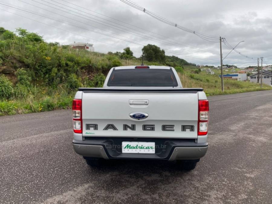 FORD - RANGER - 2021/2022 - Prata - R$ 170.000,00