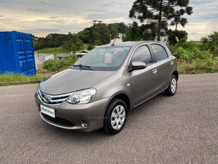 TOYOTA - ETIOS - 2016/2017 - Cinza - R$ 60.000,00