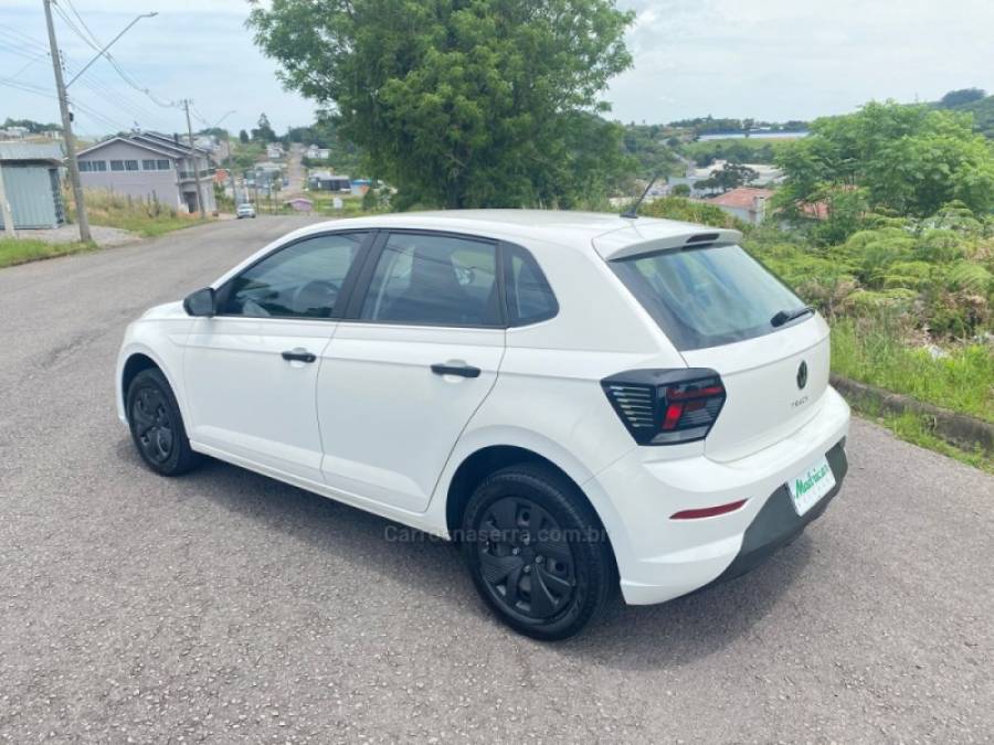 VOLKSWAGEN - POLO - 2023/2024 - Branca - R$ 70.000,00