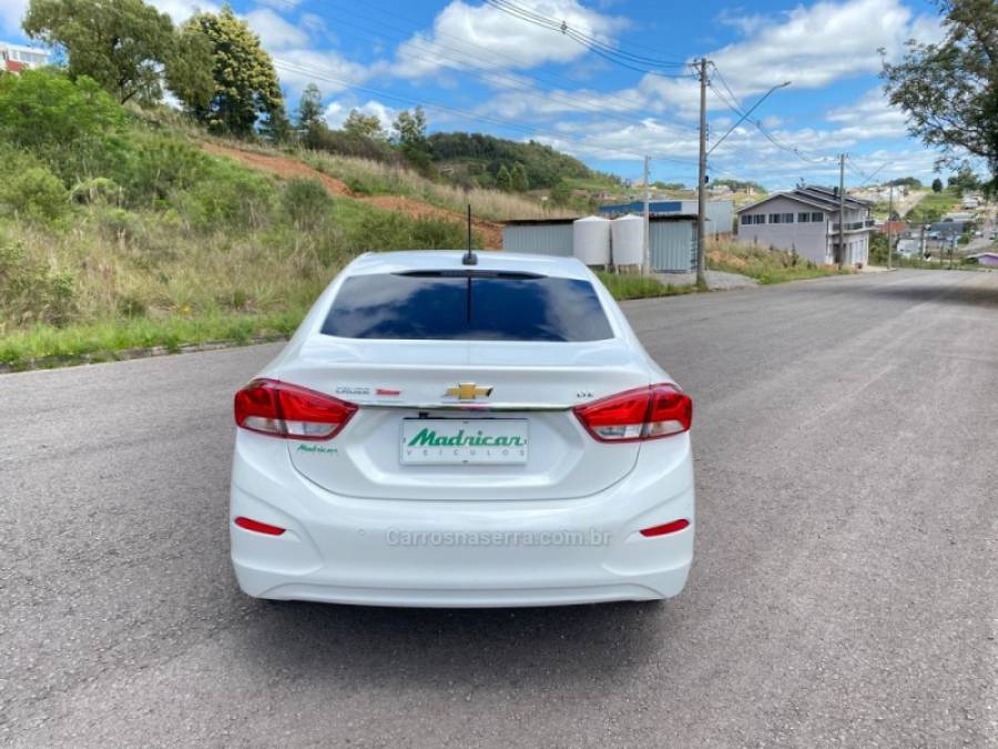 CHEVROLET - CRUZE - 2022/2023 - Branca - R$ 117.000,00
