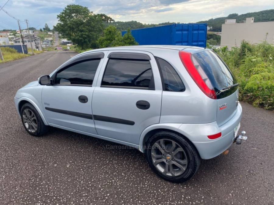 CHEVROLET - CORSA - 2006/2006 - Prata - R$ 29.000,00