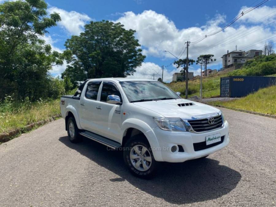 TOYOTA - HILUX - 2014/2015 - Branca - R$ 125.000,00