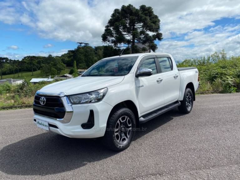 TOYOTA - HILUX - 2021/2021 - Branca - R$ 172.000,00