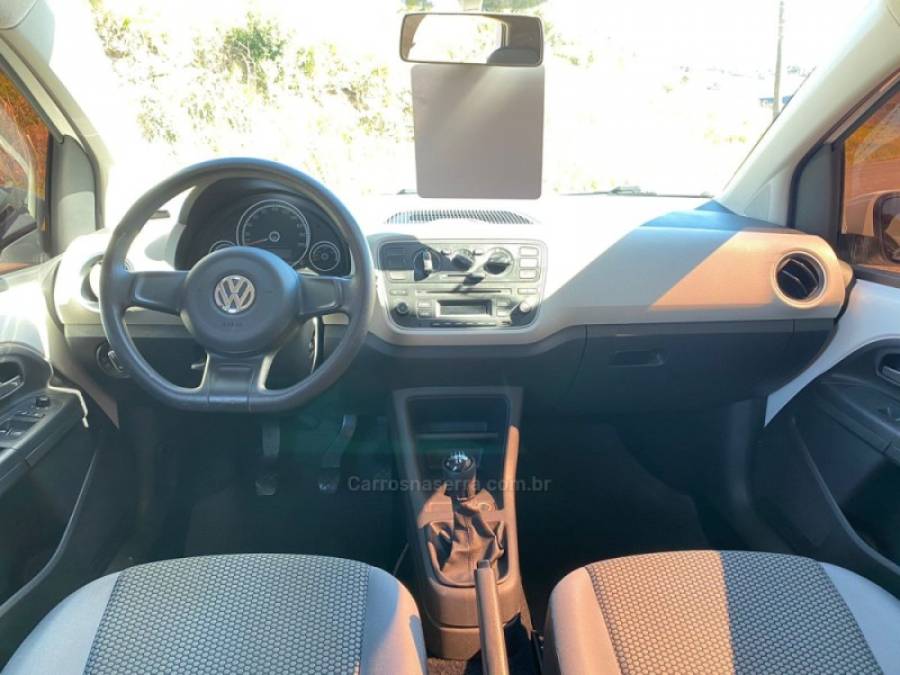 VOLKSWAGEN - UP - 2015/2016 - Branca - R$ 44.000,00