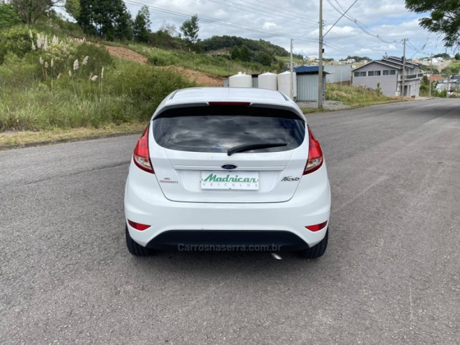 FORD - FIESTA - 2014/2015 - Branca - R$ 43.300,00