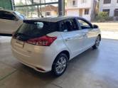 TOYOTA - YARIS - 2021/2022 - Branca - R$ 86.000,00