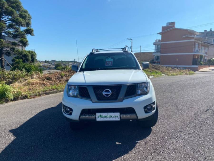 NISSAN - FRONTIER - 2012/2013 - Branca - R$ 105.000,00