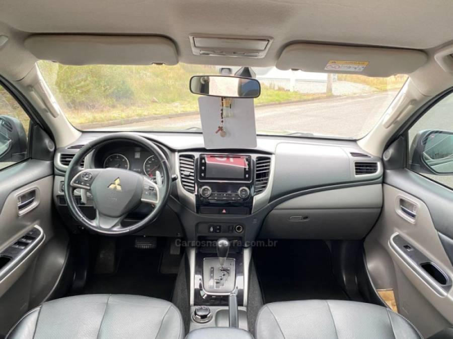 MITSUBISHI - L200 TRITON - 2017/2018 - Prata - R$ 150.000,00