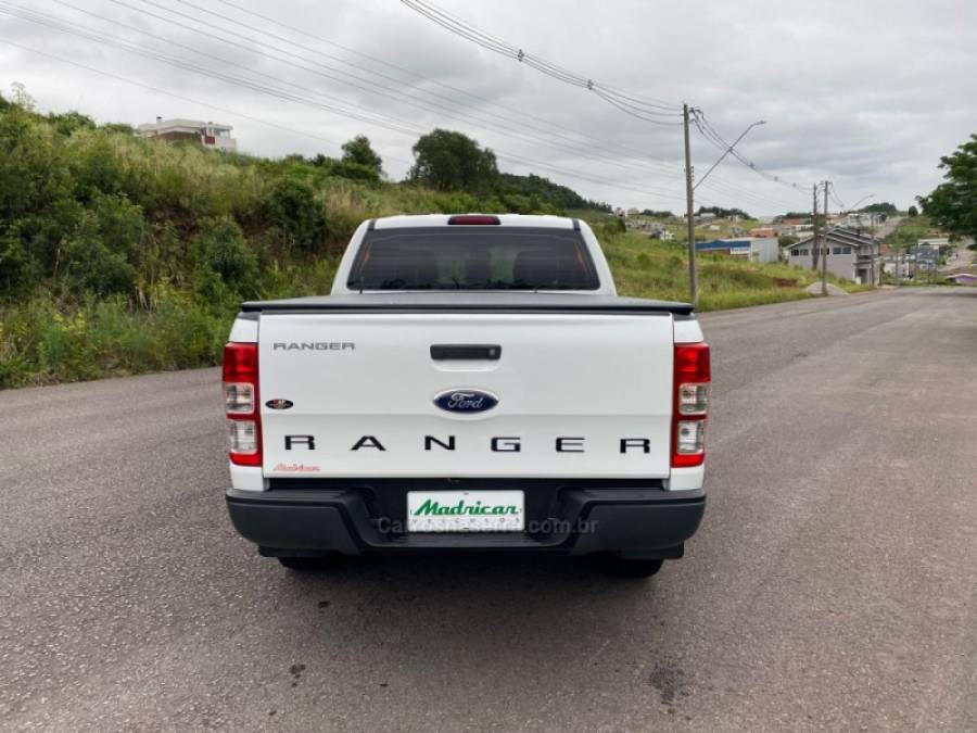 FORD - RANGER - 2015/2015 - Branca - R$ 98.000,00