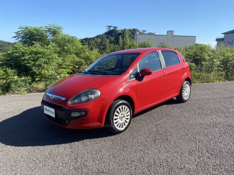 FIAT - PUNTO - 2013/2014 - Vermelha - R$ 41.000,00