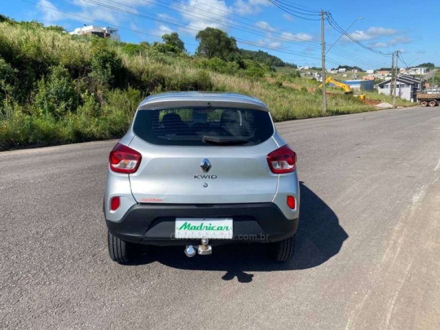 RENAULT - KWID - 2022/2023 - Prata - R$ 52.000,00