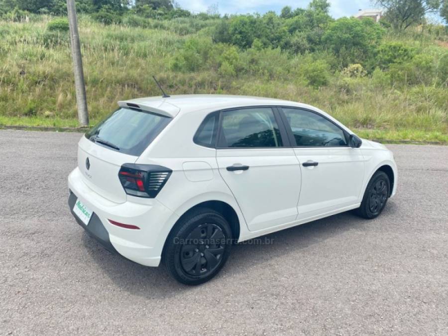 VOLKSWAGEN - POLO - 2023/2024 - Branca - R$ 70.000,00