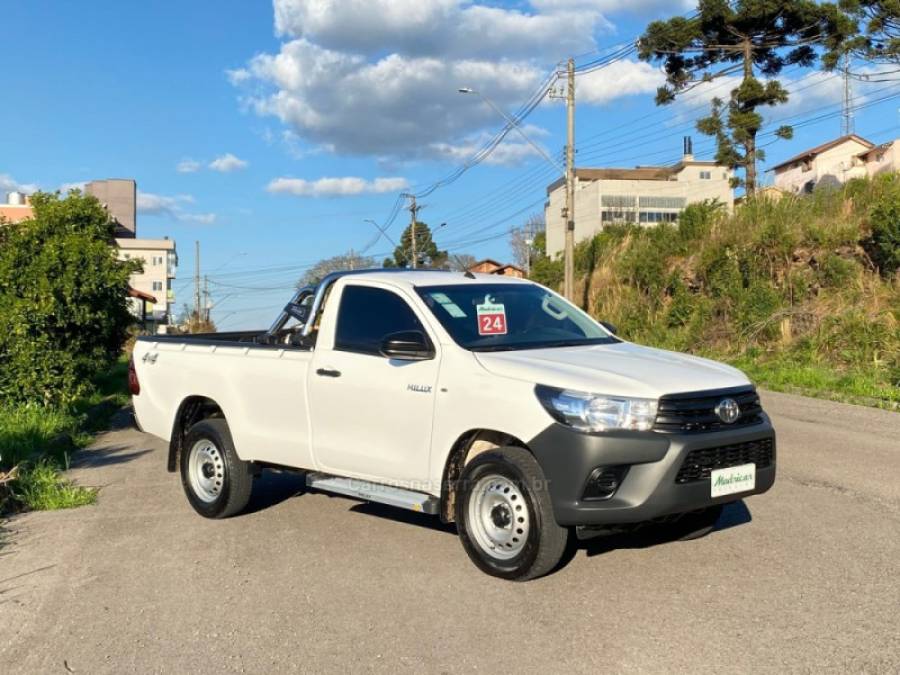 TOYOTA - HILUX - 2024/2024 - Branca - R$ 210.000,00