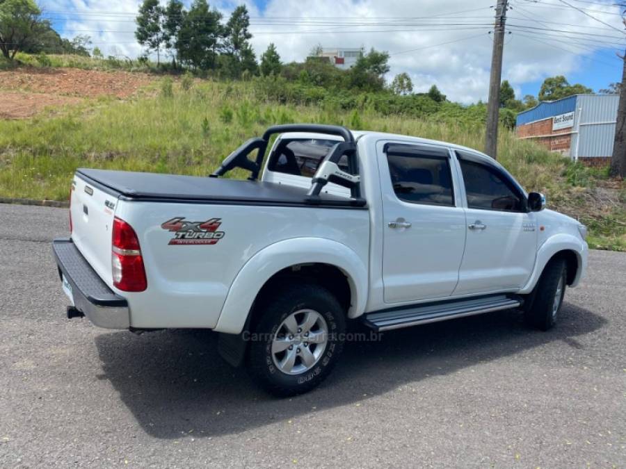 TOYOTA - HILUX - 2014/2015 - Branca - R$ 125.000,00