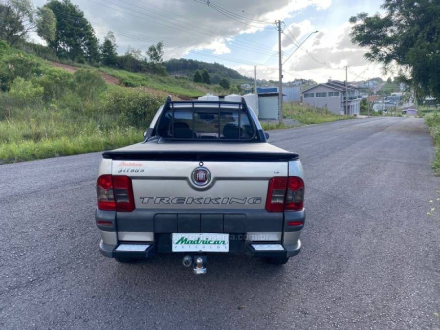 FIAT - STRADA - 2009/2010 - Bege - R$ 36.000,00