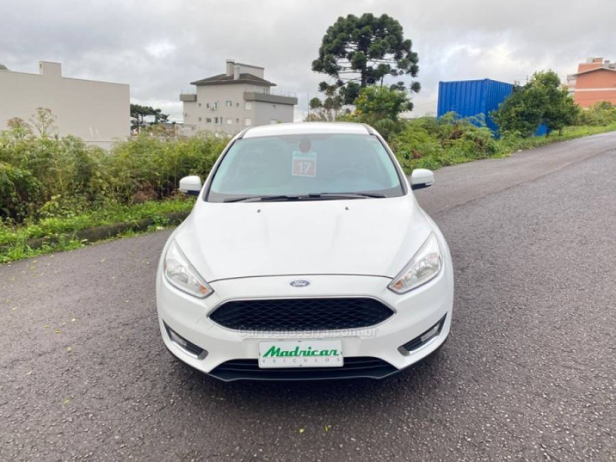 FORD - FOCUS - 2017/2017 - Branca - R$ 69.000,00