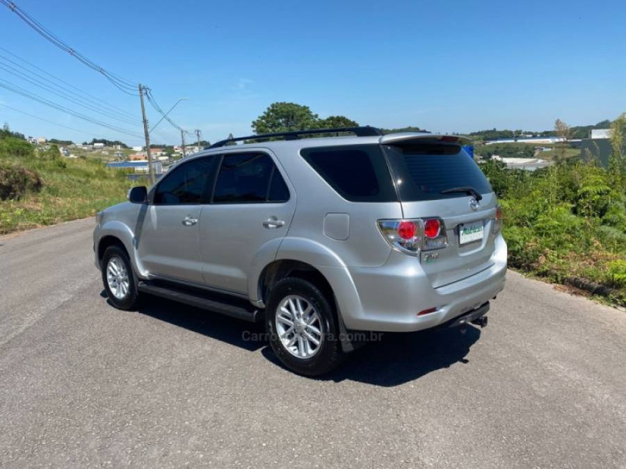 TOYOTA - HILUX SW4 - 2012/2012 - Prata - R$ 130.000,00