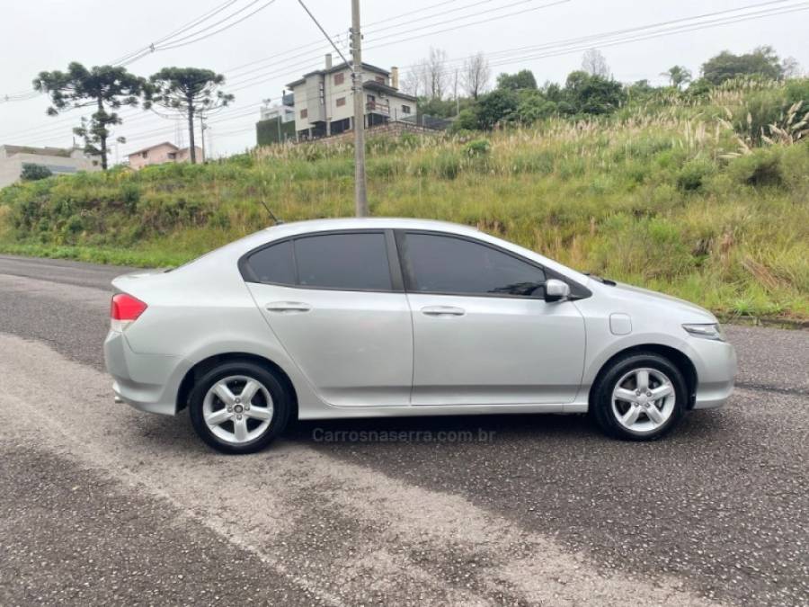 HONDA - CITY - 2011/2012 - Prata - R$ 42.000,00