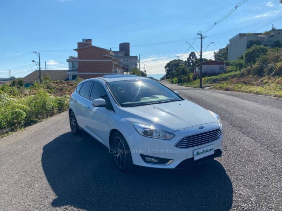 FORD - FOCUS - 2016/2016 - Branca - R$ 72.000,00