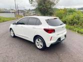 CHEVROLET - ONIX - 2021/2022 - Branca - R$ 84.000,00