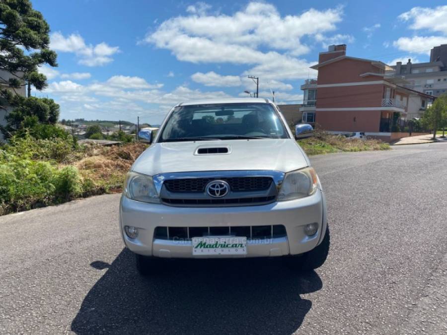 TOYOTA - HILUX - 2006/2006 - Prata - R$ 92.500,00