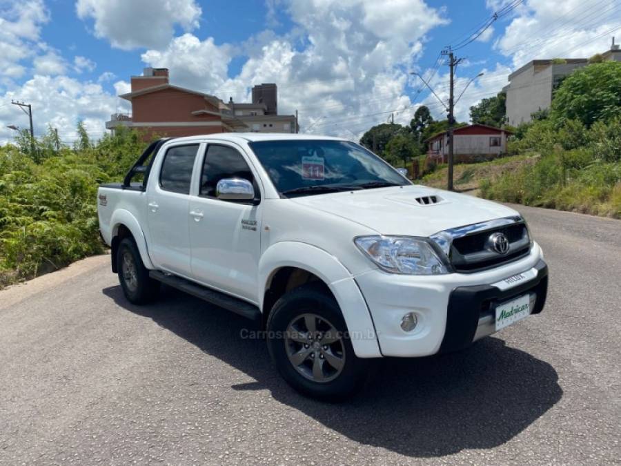 TOYOTA - HILUX - 2011/2011 - Branca - R$ 106.000,00