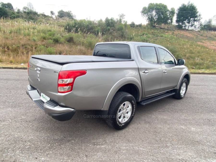 MITSUBISHI - L200 TRITON - 2017/2018 - Prata - R$ 150.000,00
