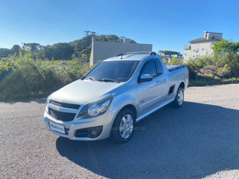 CHEVROLET - MONTANA - 2012/2013 - Prata - R$ 46.000,00