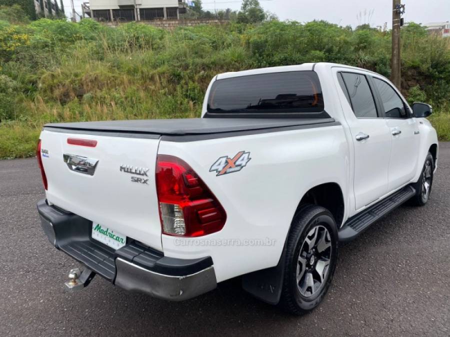 TOYOTA - HILUX - 2018/2019 - Branca - R$ 195.000,00