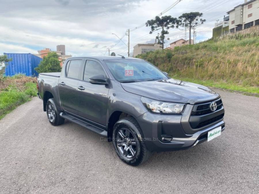 TOYOTA - HILUX - 2023/2024 - Cinza - R$ 235.000,00